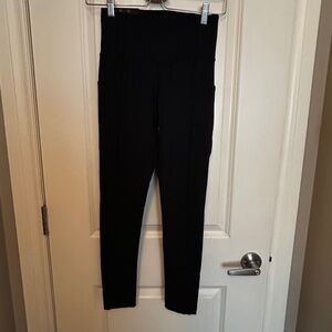 BNWT - TNA Life Leggings with side pockets- BLACK